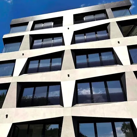 Luxury Living By Dazzie Apartment