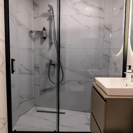 Luxury Living By Dazzie Apartment *