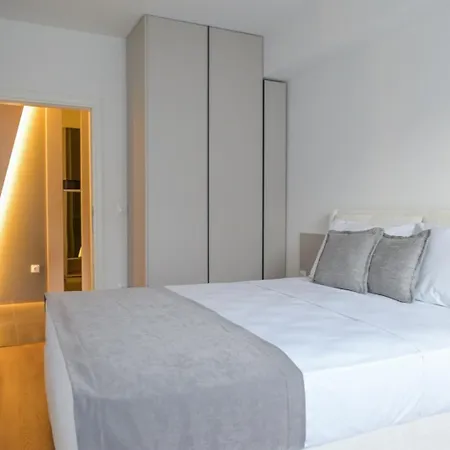 Luxury Living By Dazzie Apartment