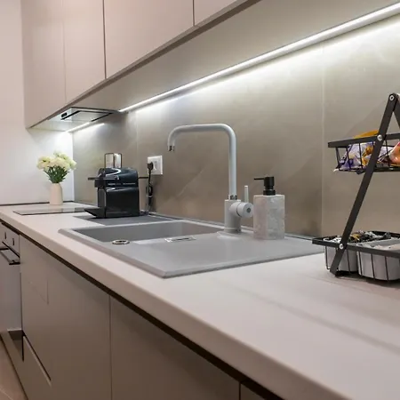 Luxury Living By Dazzie Apartment *